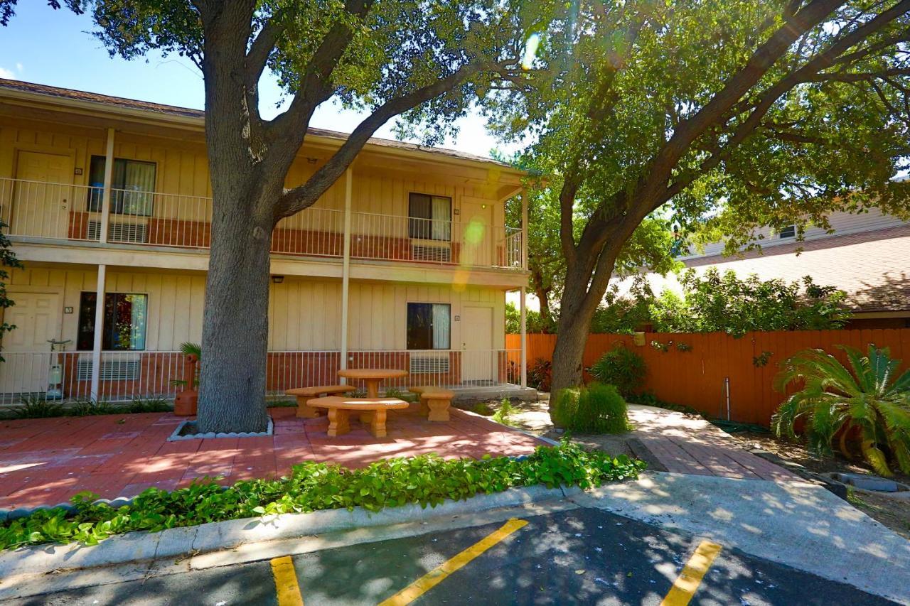 Texan Guest Ranch McAllen Ngoại thất bức ảnh
